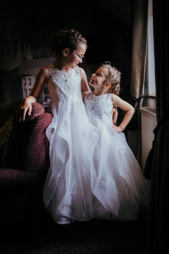 Daughters of wedding couple